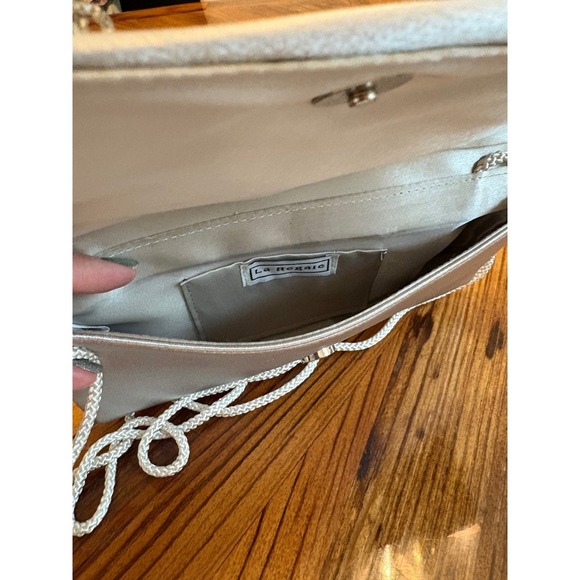 La Regale Silver Evening Clutch Bag with Floral Detail Formal Purse - Picture 2 of 3